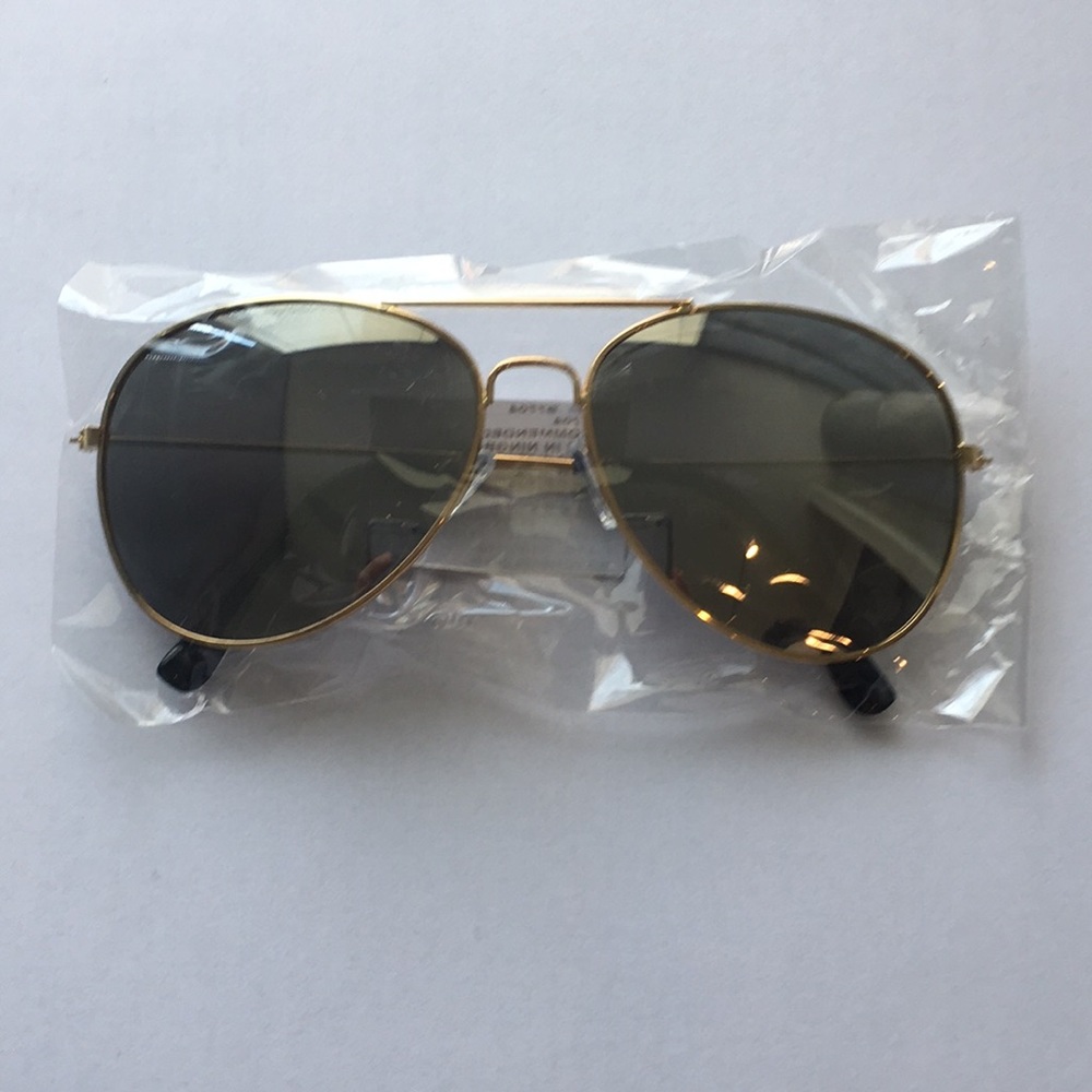 Aviator Sunglasses - Gold colored metal & Plastic